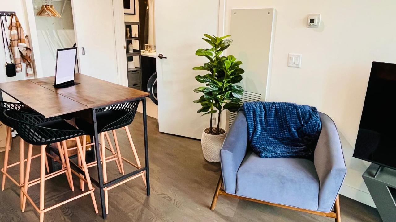 Luxury Downtown Sunset Getaway - Your Home Away From Home - Fully Stocked Kitchen, Gym, Balcony, Free Parking 卡加利 外观 照片