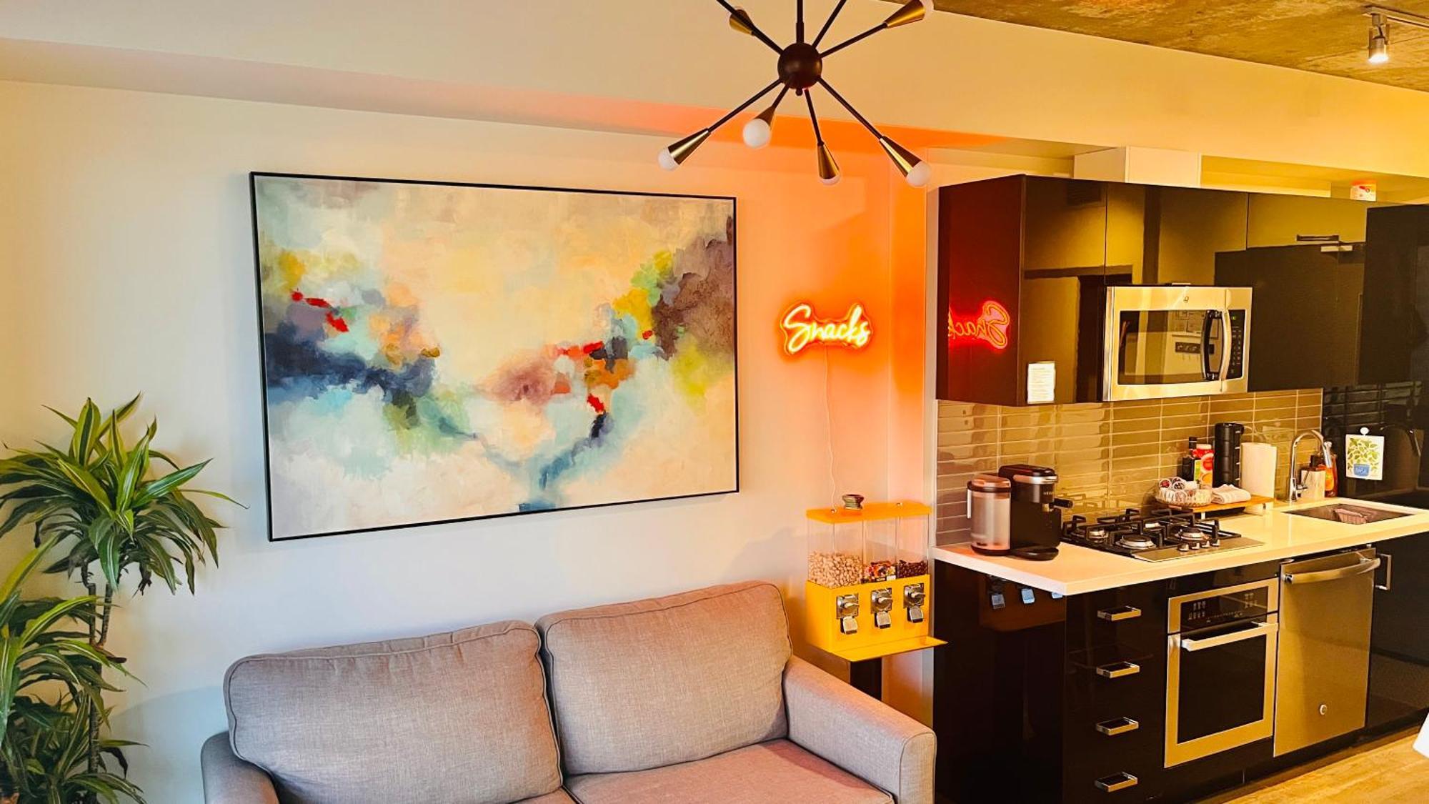Luxury Downtown Sunset Getaway - Your Home Away From Home - Fully Stocked Kitchen, Gym, Balcony, Free Parking 卡加利 外观 照片